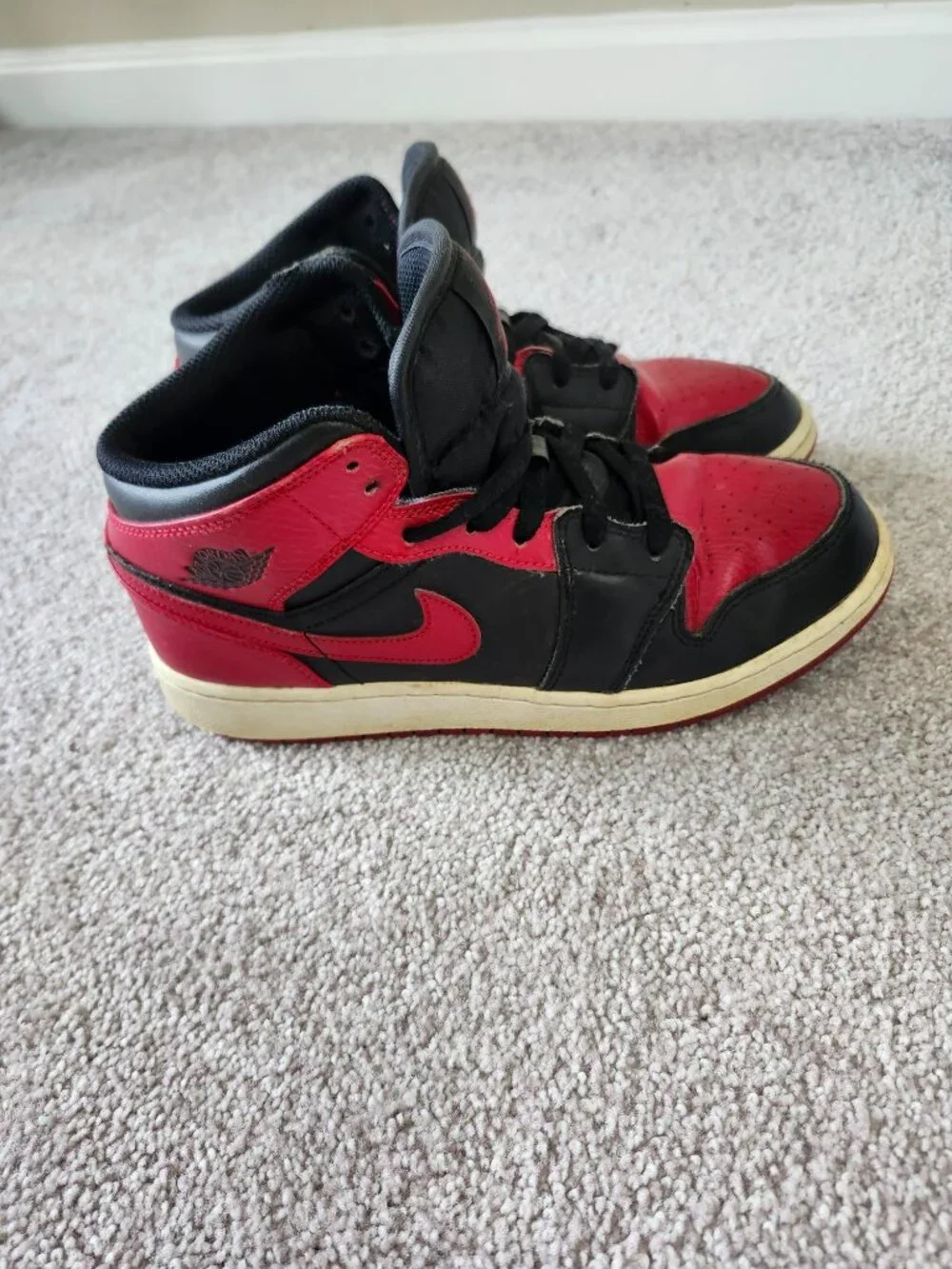 Nike Jordan's Black and Red  / Size: 6Y